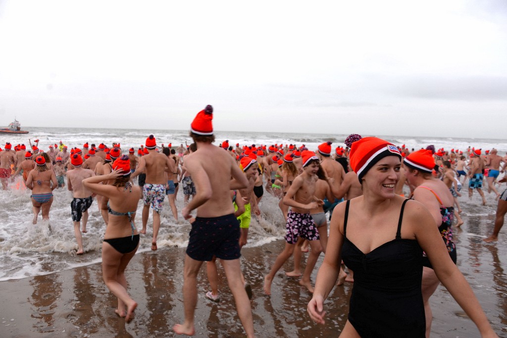 ../Images/Nieuwjaarsduik Nederzandt 2018 051.jpg